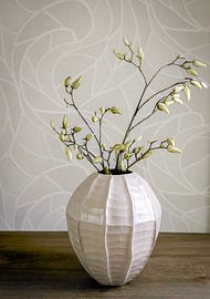 Japandi Stilleven - Organische Vaas met Botanische Takken van By Marjolein Design