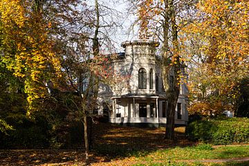 Villa Lievendaal auf der Lepelenburg in Utrecht im Herbst