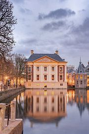 Mauritshuis Den Haag in der Abenddämmerung von Erik van 't Hof