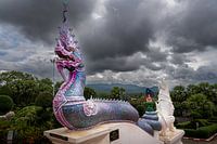 Serpent Naga avec nuages sombres au temple Wat Ban Den, Chiang Mai Thaïlande