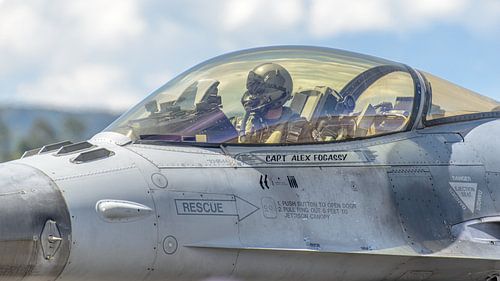 Nahaufnahme des Cockpits der F-16 Viper Demonstration Team.