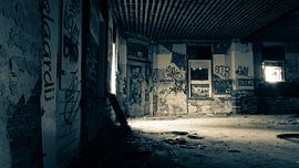 Dilapidated and abandoned bar, old station coffee house Veghel by Customvince | Vincent Arnoldussen