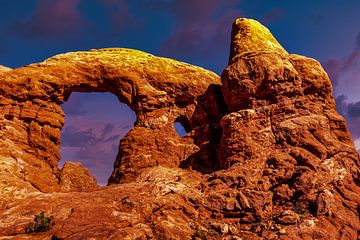 Venster bij zonsondergang in Arches National Park Utah USA van Dieter Walther