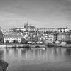 Prager Burg schwarz-weiß von Michael Valjak