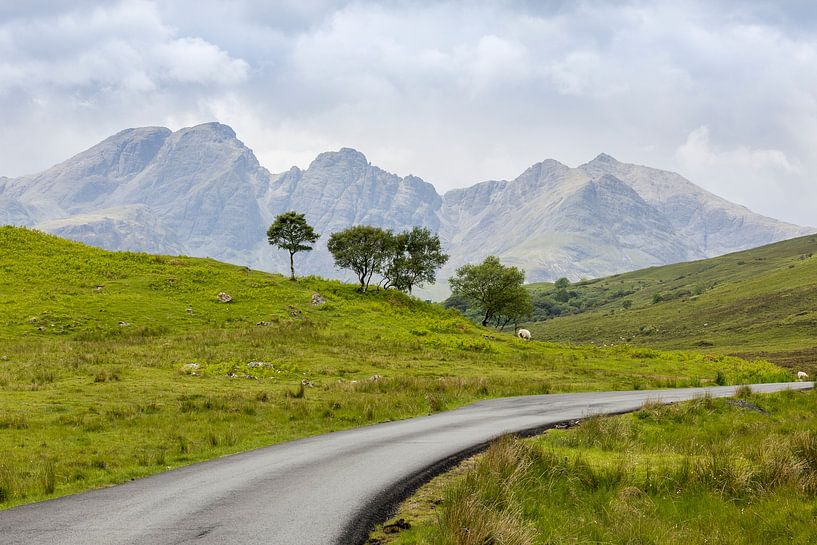 Spectaculair zicht op de Cuillins op Skye in Schotland van Rob IJsselstein