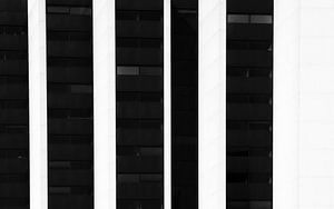 Abstract rotterdam in zwartwit II van Ilya Korzelius