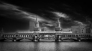 Oberbaumbrücke über die Spree in Berlin 08