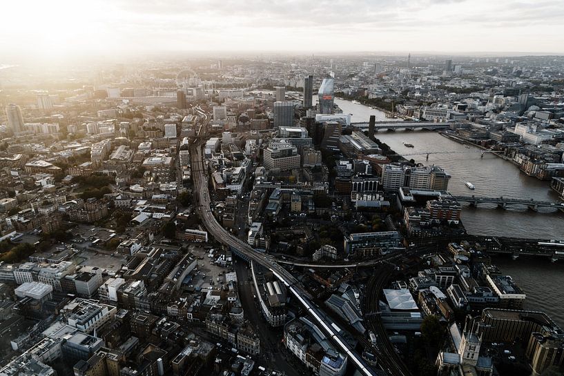 London by Hello Pompoyo