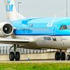 KLM Cityhopper Fokker 70 passagiersvliegtuig. van Jaap van den Berg