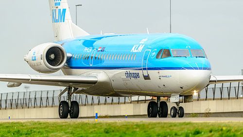 KLM Cityhopper Fokker 70 passagiersvliegtuig.