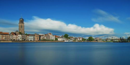 Deventer met blauwe lucht
