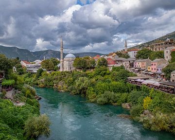 Mostar - vanaf de Stari Most II van Teun Ruijters