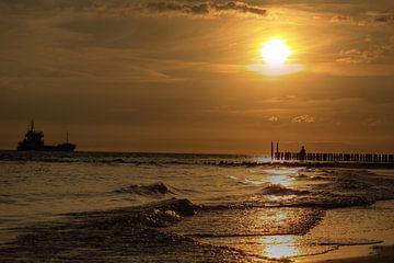 Zonsondergang strand Zoutelande van MSP Canvas