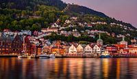 Avond in Bergen, Noorwegen van Adelheid Smitt thumbnail
