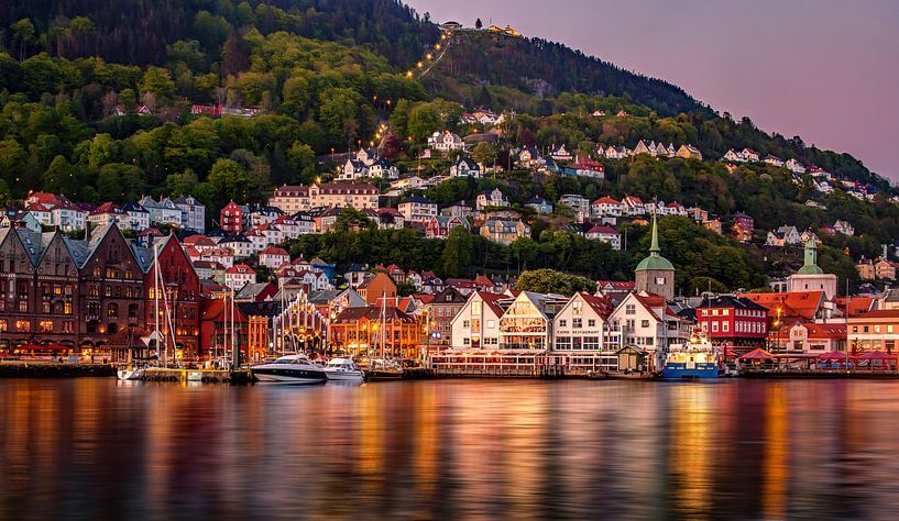 Avond in Bergen, Noorwegen van Adelheid Smitt