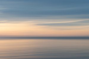 Abstracte zonsondergang zee - Bali van Ellis Peeters