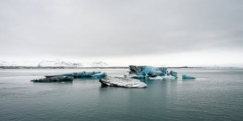 Ice floating around Jökulsárlón glacier lake, Iceland