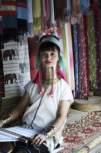 Langnek woman makes clothes and fabrics