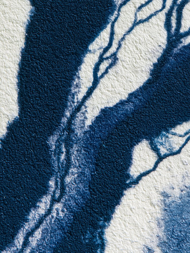 Abstracte rivier in blauw en wit – Organische natuurkunst