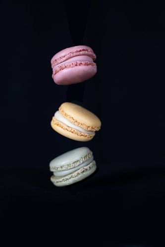 Macarons colorés, roses, verts et jaunes