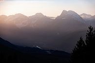 Weiches, warmes Licht und Berggipfel in der Nähe des österreichischen Seefelds von Hidde Hageman Miniaturansicht