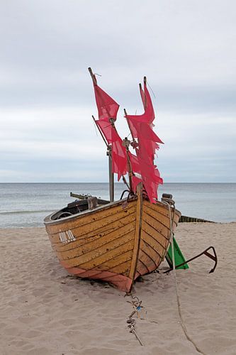 Oostzee - Vissersboot op het strand van Kölpinsee (Usedom)
