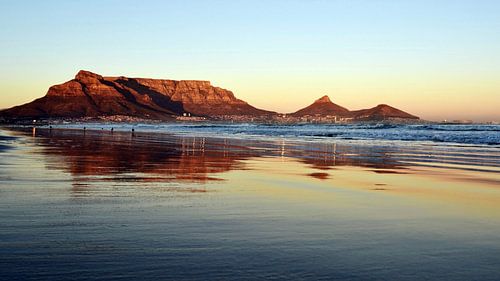 la montagne de la Table au Cap au lever du soleil