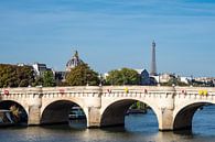 Blick auf die Brücke Pont Neuf in Paris, Frankreich van Rico Ködder thumbnail