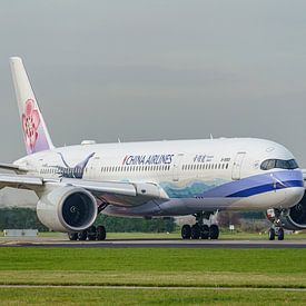 China Airlines Airbus A350 met Mikado Pheasant livery. van Jaap van den Berg