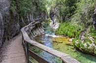 Kleine stroom door een kloof in Andalusië van Marc Venema thumbnail