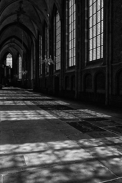 Licht in der Kirche von Bart van Uitert