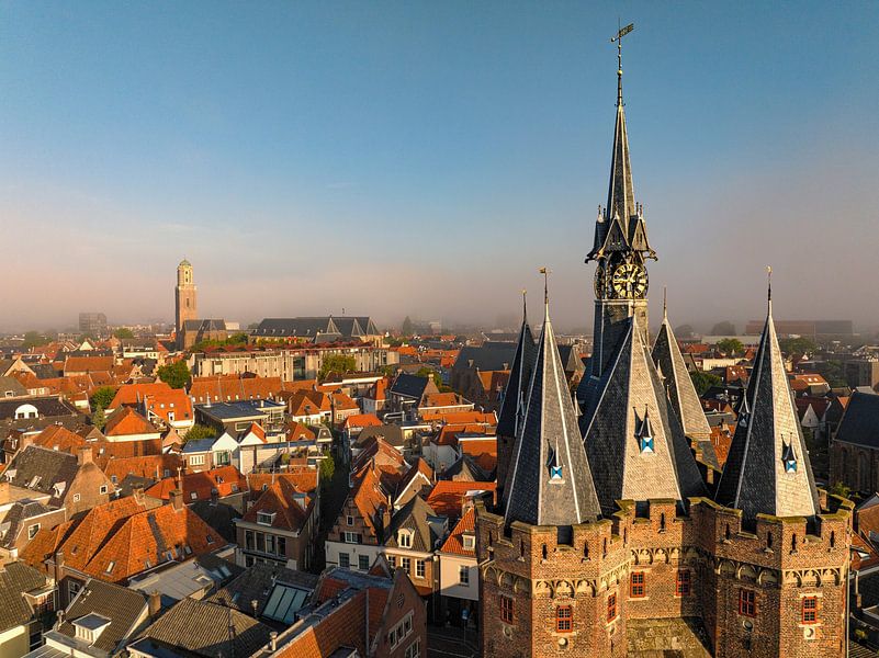 Sassenpoort oude poort in Zwolle tijdens zomer zonsopgang van Sjoerd van der Wal Fotografie