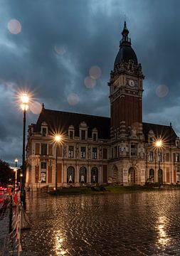 Laeken - Belgium- 11 09 2021: The town hall with the rain reflec van Werner Lerooy
