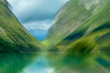 Bondhusvatnet: Berglandschap met meer van mirjam.zen