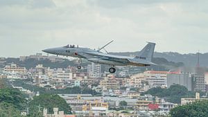 Landung einer japanischen McDonnell Douglas F-15J Eagle.
