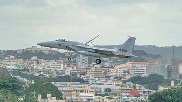Atterrissage du McDonnell Douglas F-15J Eagle japonais.