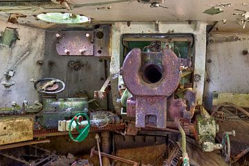 HDR urbex binnenkant koepel van een tank van W J Kok