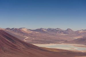 Vulkanwanderung in Chile mit Blick auf die Laguna Verde am Fuße des Licancabur von Shanti Hesse