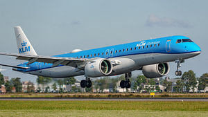 Landung des KLM Cityhopper Embraer E195-E2.