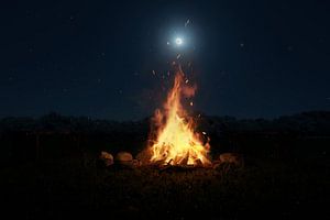 Lagerfeuer im Mondscheinlicht von Besa Art
