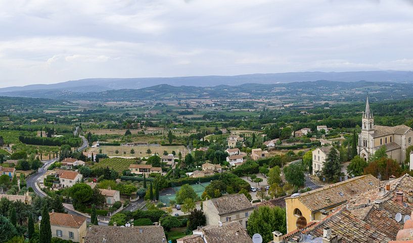 Das Luberon-Tal in der Provence mit dem Dorf Bonnieux von Ralph Rozema