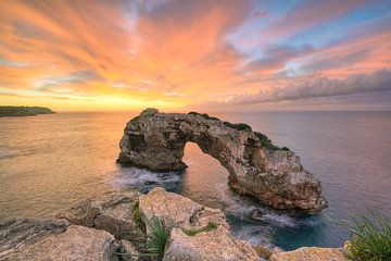 Es Pontàs on Mallorca shortly before sunrise