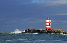 Lighthouse at IJmuiden by Mirjam Hartog