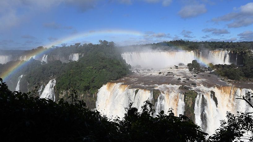 Die Iguazu-Wasserfälle an der Grenze zwischen Brasilien und Argentinien von Rini Kools