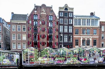 Pakhuizen aan het Singel in Amsterdam, bl;oemenmarkt van george vogelaar
