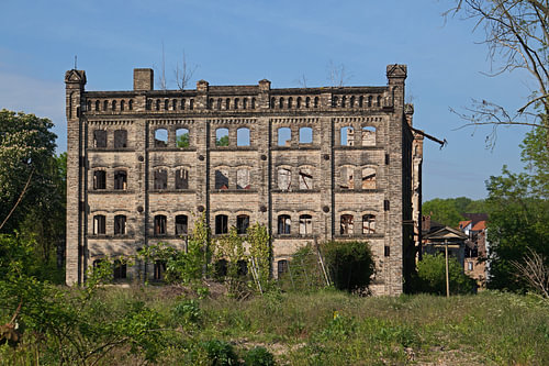 Ruïne van het pakhuis van het molencomplex Böllberg in Halle in Duitsland