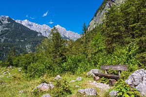 Landschap met bankje in Berchtesgadener Land van Rico Ködder