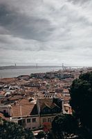 Uitzicht op de stad en baai van Lissabon, Portugal.