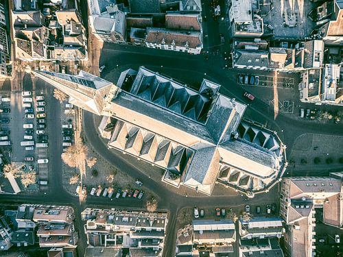 Kampen Bovenkerk tijdens een koude winterochtend van bovenaf gezien