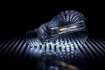 Incandescent light bulb